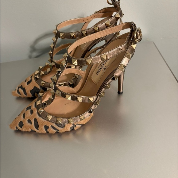 Valentino rockstud leopard print tea strap pumps - Picture 2 of 5